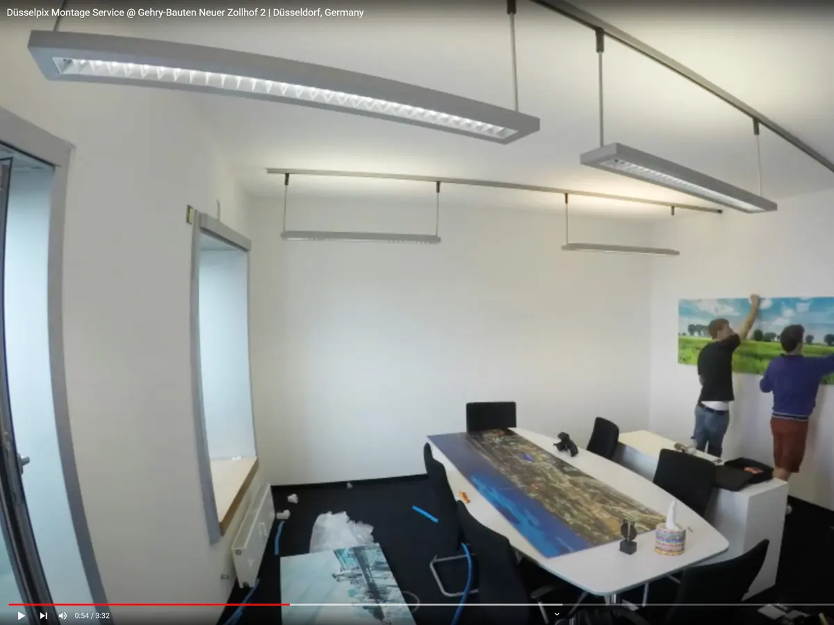 Düsselpix Bildaufhängung @ Neuer Zollhof 2